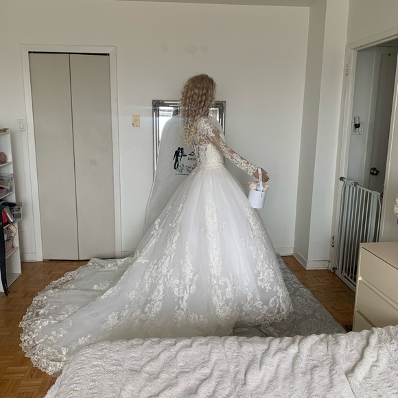 Brand new never work gorgeous ball gown off the shoulder wedding dress - Picture 8 of 16